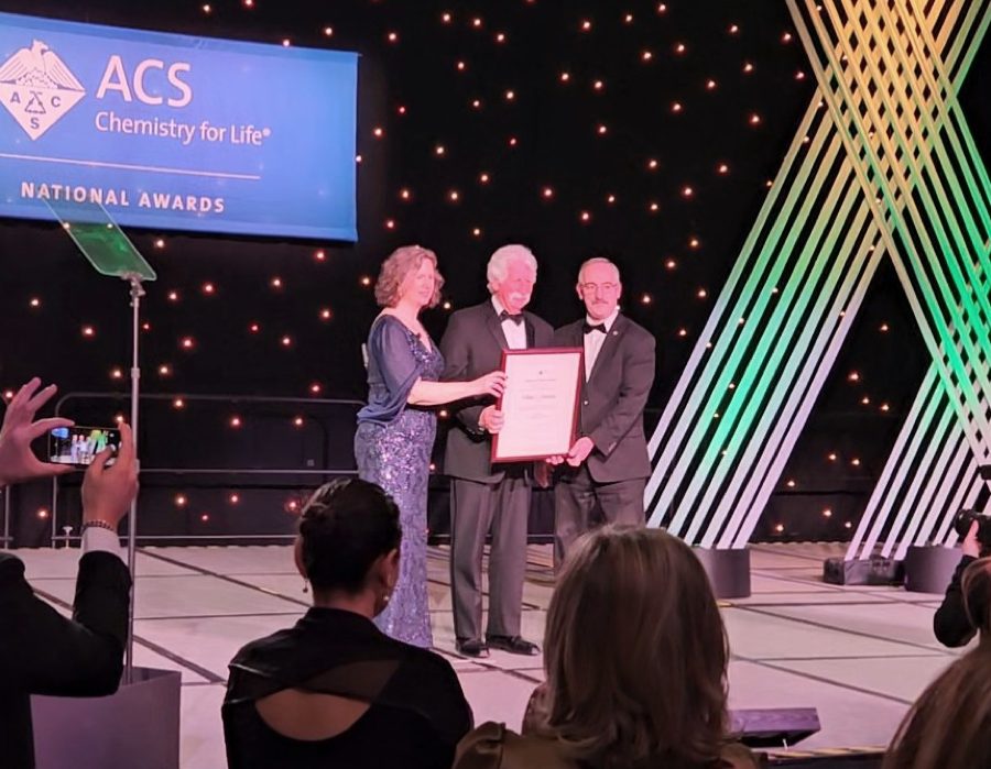 Professor Jorgensen receiving the 2024 ACS Arthur C. Cope Award